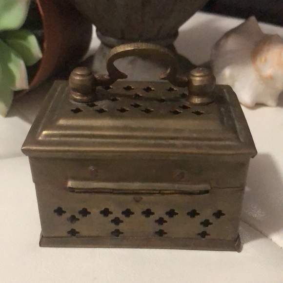 Vintage Brass Cricket Box-EUC-Slightly Tarnished-3x2 - Picture 5 of 13
